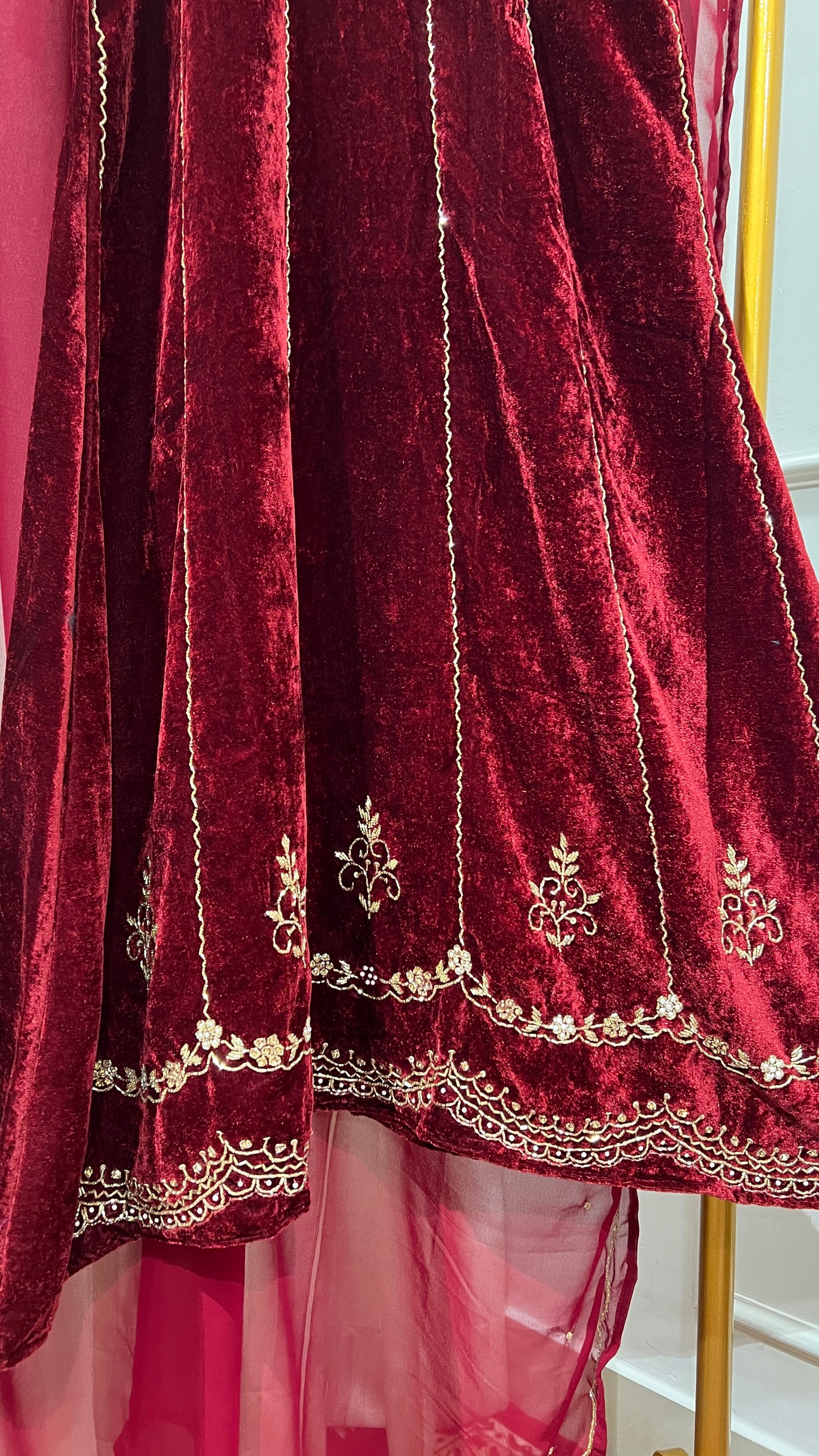 (PGW046) HAND WORK VELVET SUITES