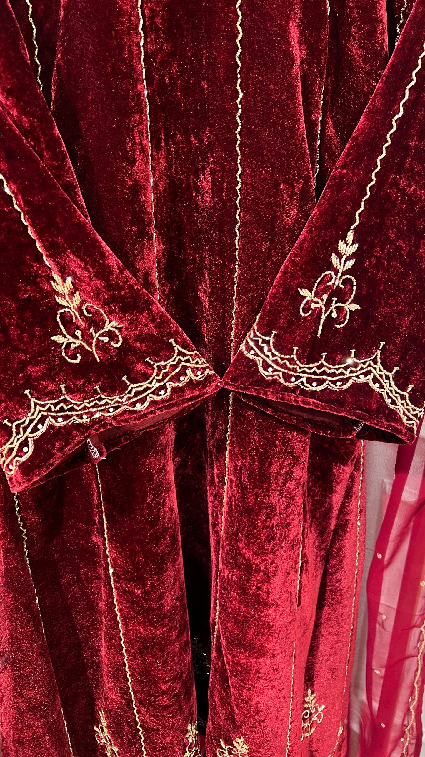 (PGW046) HAND WORK VELVET SUITES