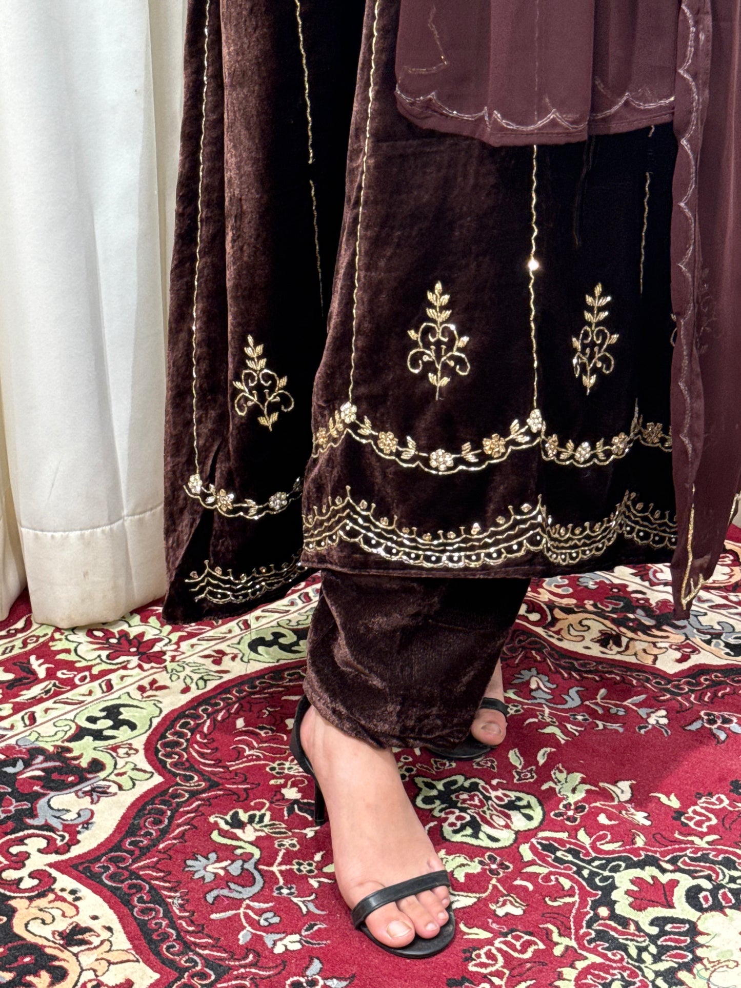 (PGW046) HAND WORK VELVET SUITES