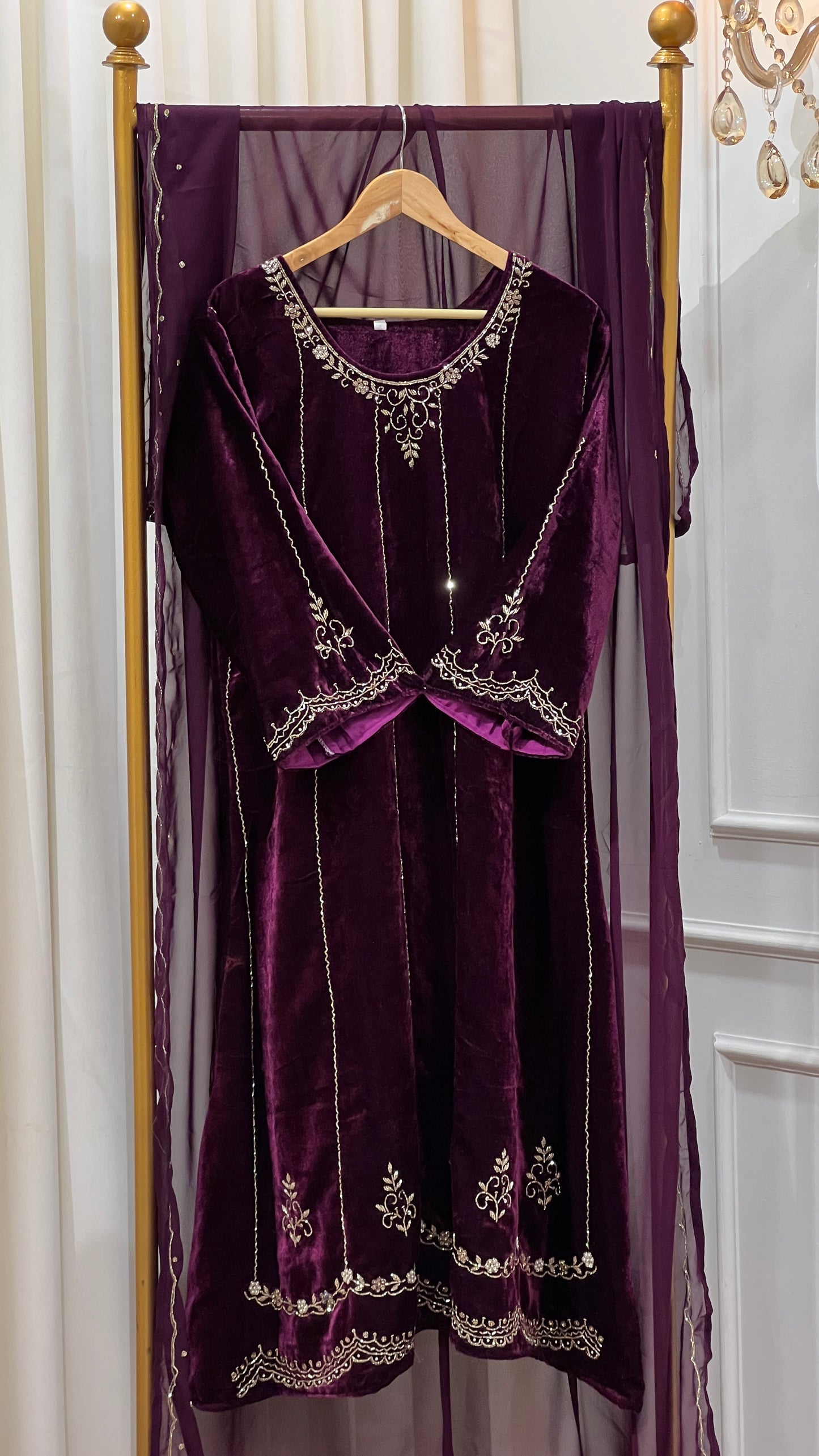 (PGW046) HAND WORK VELVET SUITES