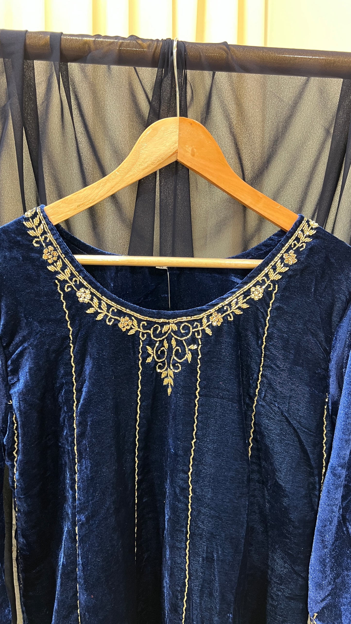 (PGW046) HAND WORK VELVET SUITES