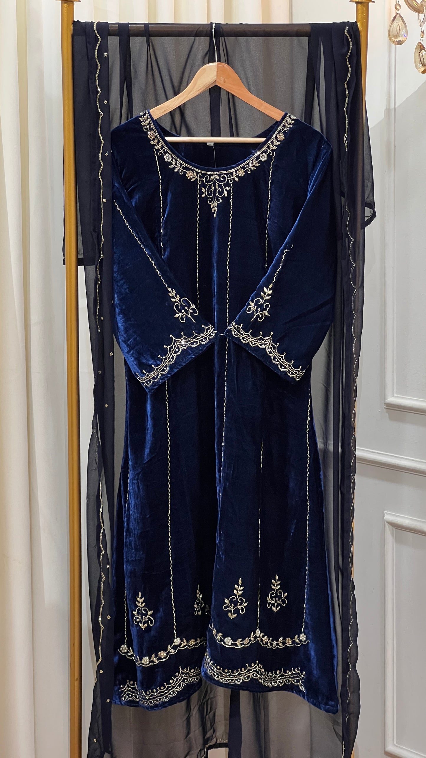 (PGW046) HAND WORK VELVET SUITES