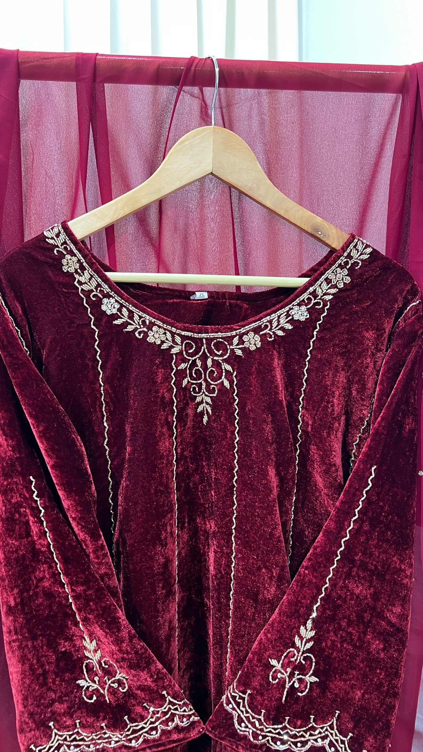 (PGW046) HAND WORK VELVET SUITES