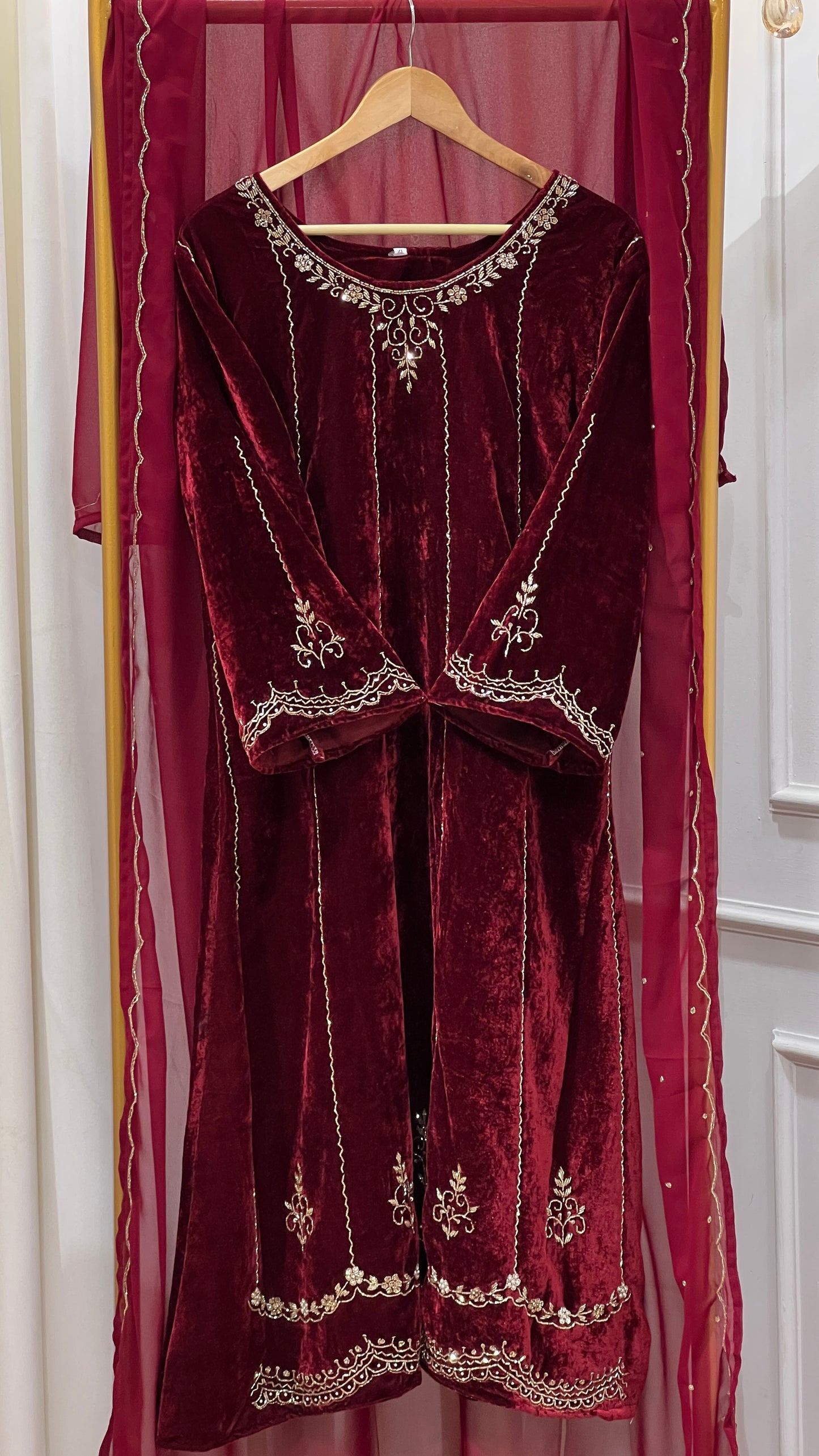 (PGW046) HAND WORK VELVET SUITES