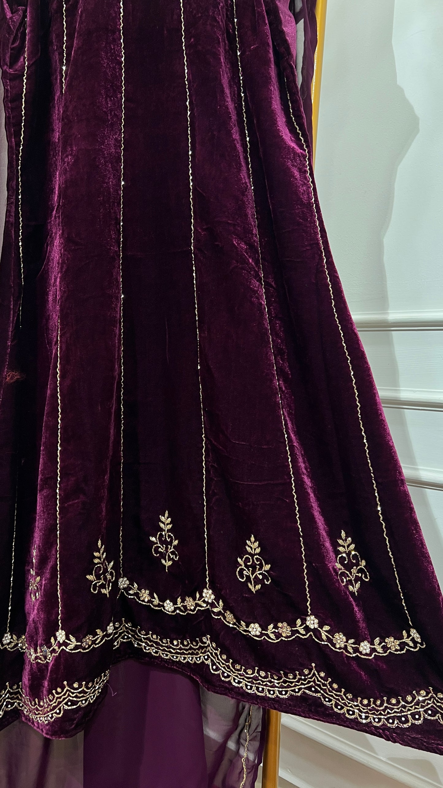 (PGW046) HAND WORK VELVET SUITES