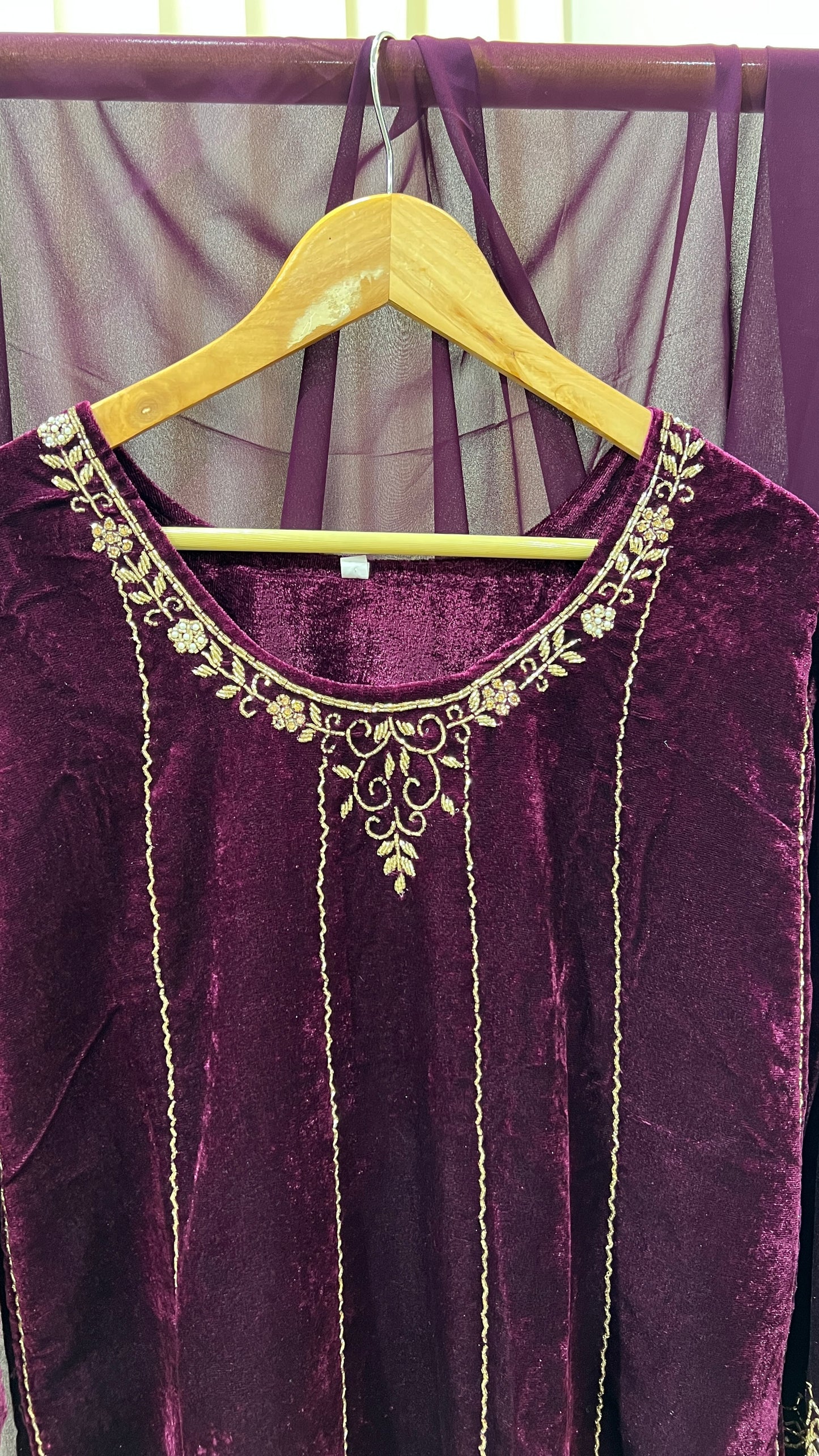 (PGW046) HAND WORK VELVET SUITES